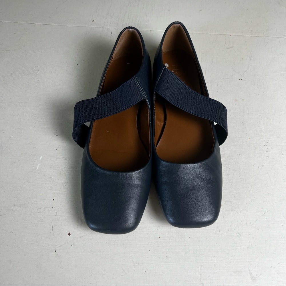 BLONDO- Women's Brielle Waterproof Flat Shoes Navy Blue Career Work Slip On - Picture 2 of 9